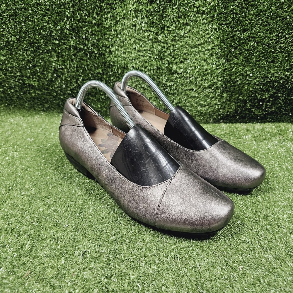Taos Debut Metallic Gray Leather Comfort Slip On Heel Shoes Womens Size 9.5
